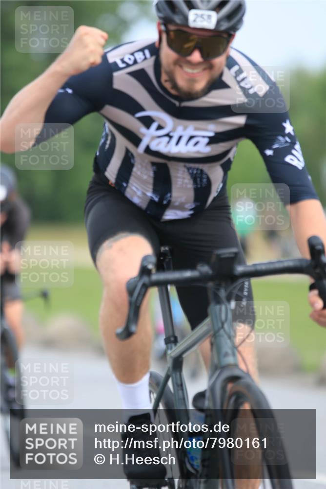 15.06.2025 - 27. Vierlanden-Triathlon H.Heesch http://msf.ph/oto/7980161 15.06.2025 10:38:27 Radfahren 7, 13, 88, 218, 258, 343, 344 meine-sportfotos.de