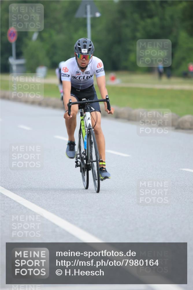 15.06.2025 - 27. Vierlanden-Triathlon H.Heesch http://msf.ph/oto/7980164 15.06.2025 10:38:31 Radfahren 13, 343, 344 meine-sportfotos.de
