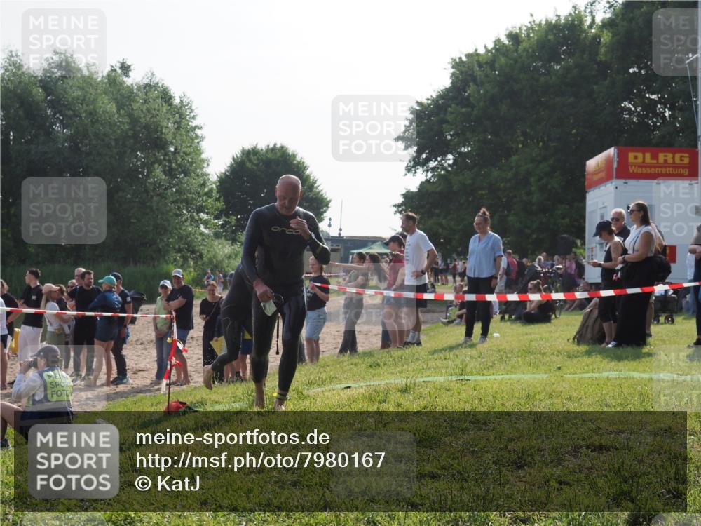 15.06.2025 - 27. Vierlanden-Triathlon KatJ http://msf.ph/oto/7980167 15.06.2025 08:44:18 Schwimmen 130, 173, 174 meine-sportfotos.de
