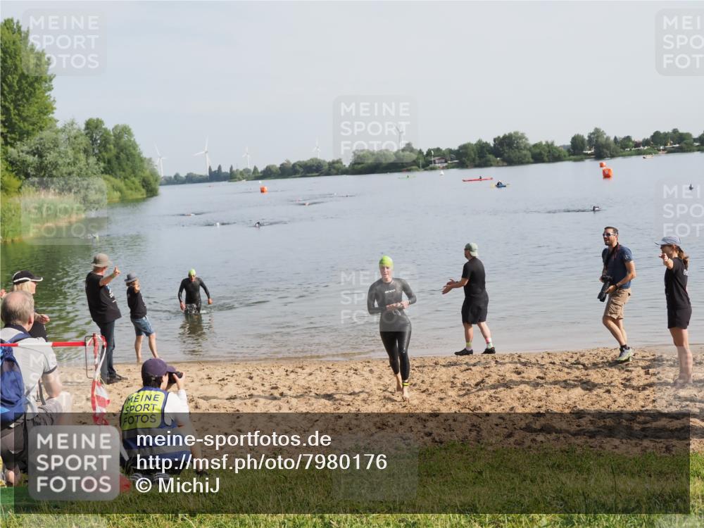 21.06.2025 - 27. Vierlanden-Triathlon MichiJ http://msf.ph/oto/7980176 15.06.2026 09:00:51 Schwimmen 217 meine-sportfotos.de