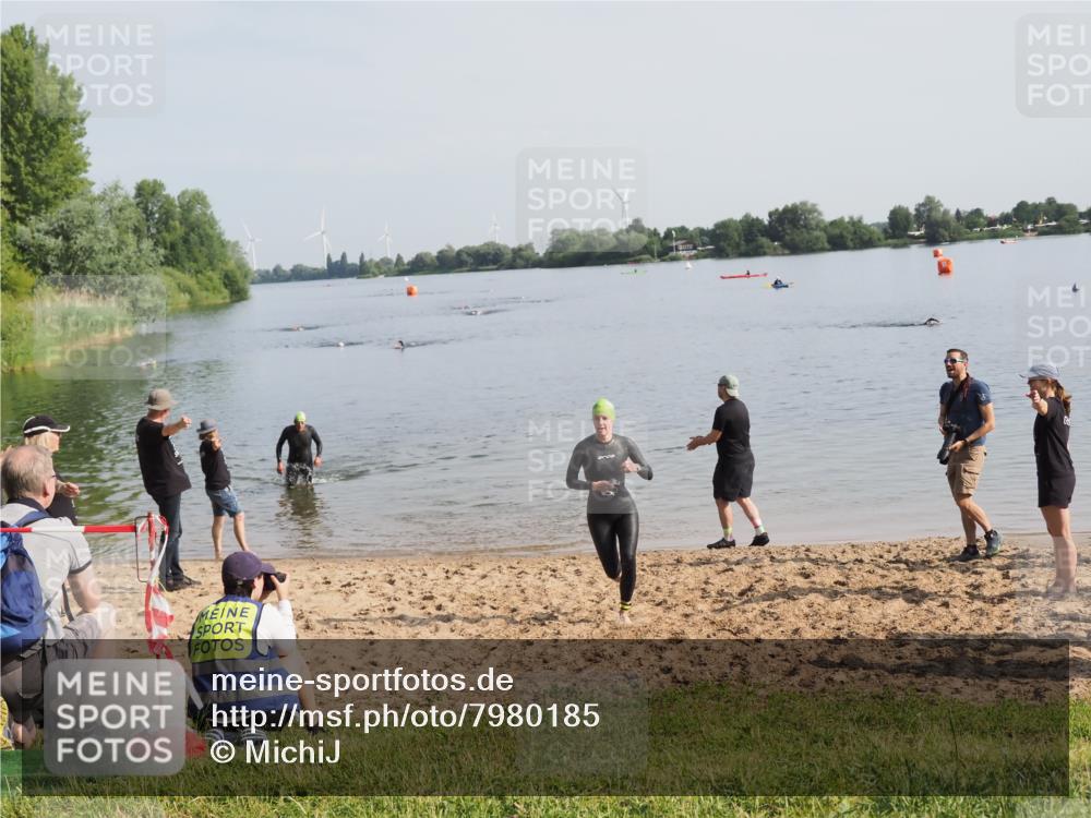 21.06.2025 - 27. Vierlanden-Triathlon MichiJ http://msf.ph/oto/7980185 15.06.2026 09:00:51 Schwimmen 217 meine-sportfotos.de