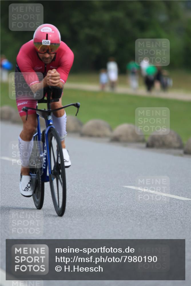 15.06.2025 - 27. Vierlanden-Triathlon H.Heesch http://msf.ph/oto/7980190 15.06.2025 10:38:42 Radfahren 158, 235, 298, 427 meine-sportfotos.de