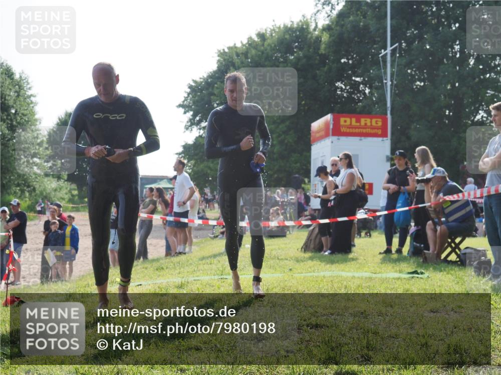 15.06.2025 - 27. Vierlanden-Triathlon KatJ http://msf.ph/oto/7980198 15.06.2025 08:44:20 Schwimmen 130, 173, 174 meine-sportfotos.de