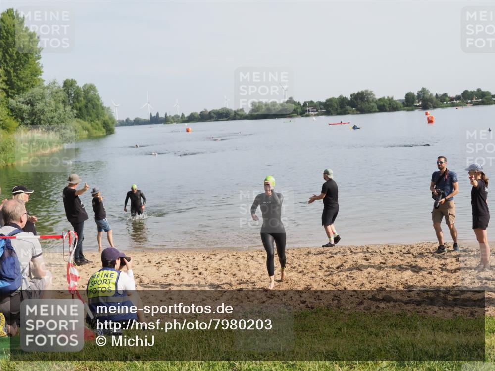 21.06.2025 - 27. Vierlanden-Triathlon MichiJ http://msf.ph/oto/7980203 15.06.2026 09:00:51 Schwimmen 217 meine-sportfotos.de