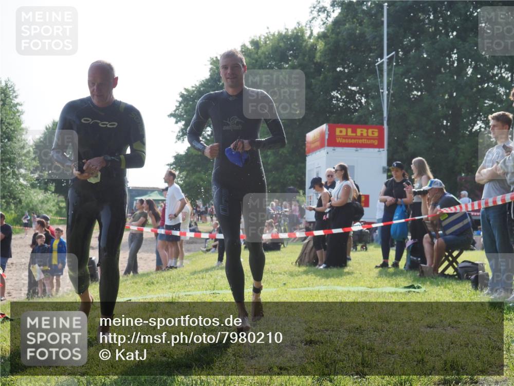 15.06.2025 - 27. Vierlanden-Triathlon KatJ http://msf.ph/oto/7980210 15.06.2025 08:44:20 Schwimmen 130, 173, 174 meine-sportfotos.de