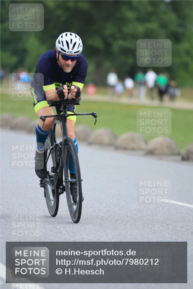 15.06.2025 - 27. Vierlanden-Triathlon H.Heesch http://msf.ph/oto/7980212 15.06.2025 10:38:47 Radfahren 17, 235, 298, 427 meine-sportfotos.de