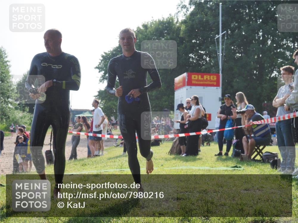 15.06.2025 - 27. Vierlanden-Triathlon KatJ http://msf.ph/oto/7980216 15.06.2025 08:44:20 Schwimmen 130, 173, 174 meine-sportfotos.de