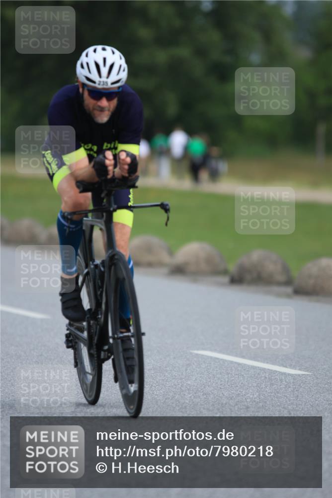 15.06.2025 - 27. Vierlanden-Triathlon H.Heesch http://msf.ph/oto/7980218 15.06.2025 10:38:47 Radfahren 17, 235, 298, 427 meine-sportfotos.de
