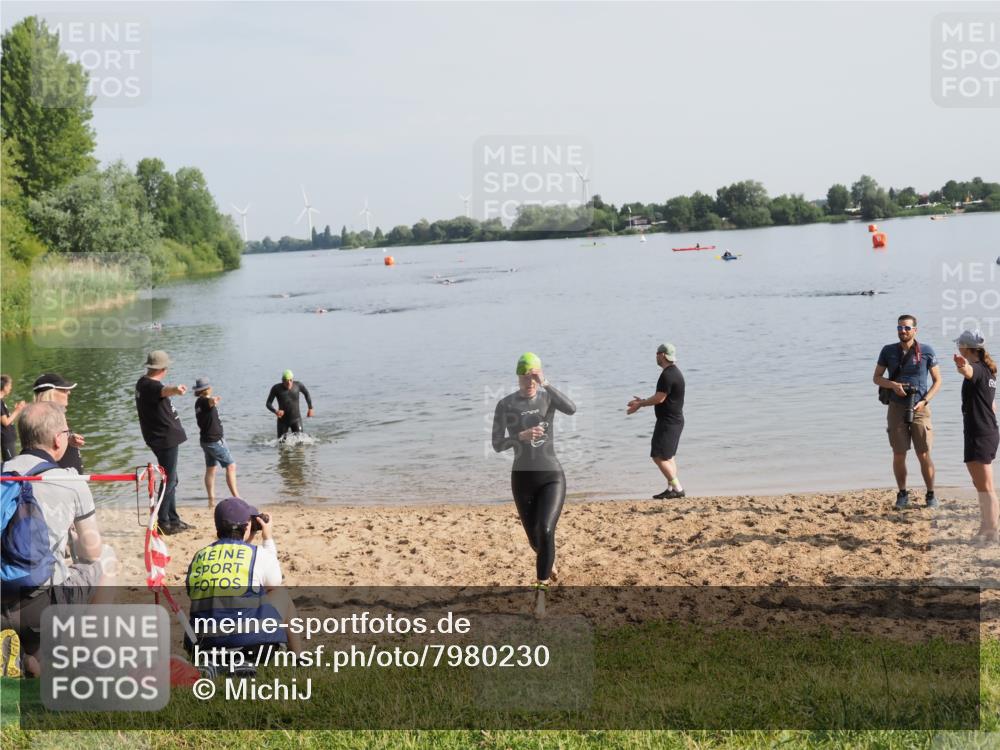 21.06.2025 - 27. Vierlanden-Triathlon MichiJ http://msf.ph/oto/7980230 15.06.2026 09:00:52 Schwimmen 217 meine-sportfotos.de
