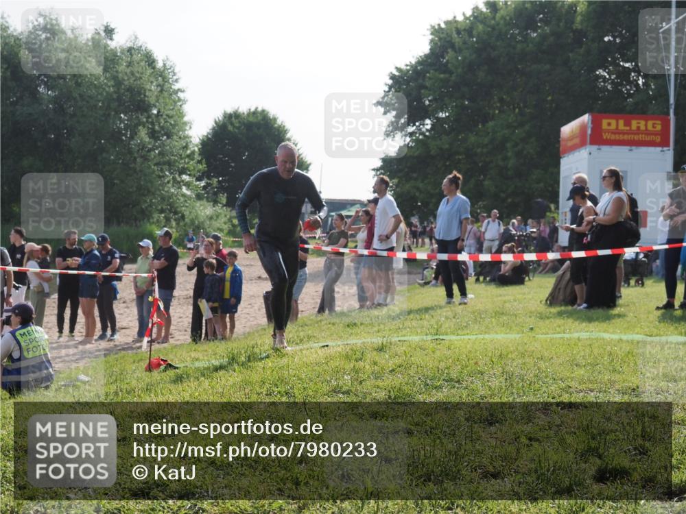 15.06.2025 - 27. Vierlanden-Triathlon KatJ http://msf.ph/oto/7980233 15.06.2025 08:44:24 Schwimmen 130, 173, 174 meine-sportfotos.de