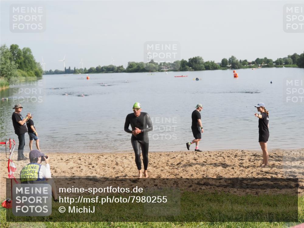 21.06.2025 - 27. Vierlanden-Triathlon MichiJ http://msf.ph/oto/7980255 15.06.2026 09:00:58 Schwimmen 217 meine-sportfotos.de