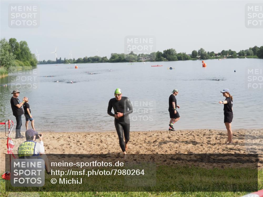 21.06.2025 - 27. Vierlanden-Triathlon MichiJ http://msf.ph/oto/7980264 15.06.2026 09:00:59 Schwimmen 217 meine-sportfotos.de