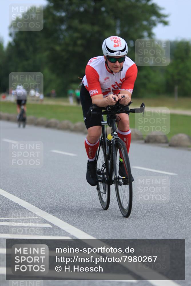 15.06.2025 - 27. Vierlanden-Triathlon H.Heesch http://msf.ph/oto/7980267 15.06.2025 10:39:04 Radfahren 148, 291, 548 meine-sportfotos.de