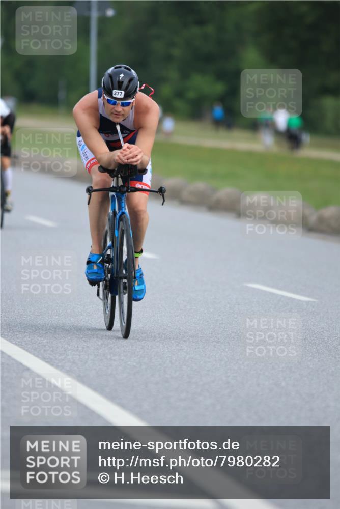 15.06.2025 - 27. Vierlanden-Triathlon H.Heesch http://msf.ph/oto/7980282 15.06.2025 10:39:13 Radfahren 186, 340, 377 meine-sportfotos.de