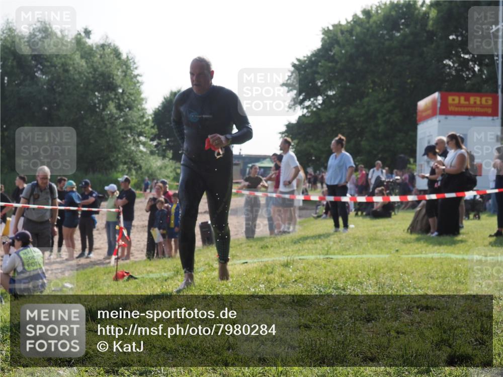 15.06.2025 - 27. Vierlanden-Triathlon KatJ http://msf.ph/oto/7980284 15.06.2025 08:44:26 Schwimmen 130, 173 meine-sportfotos.de