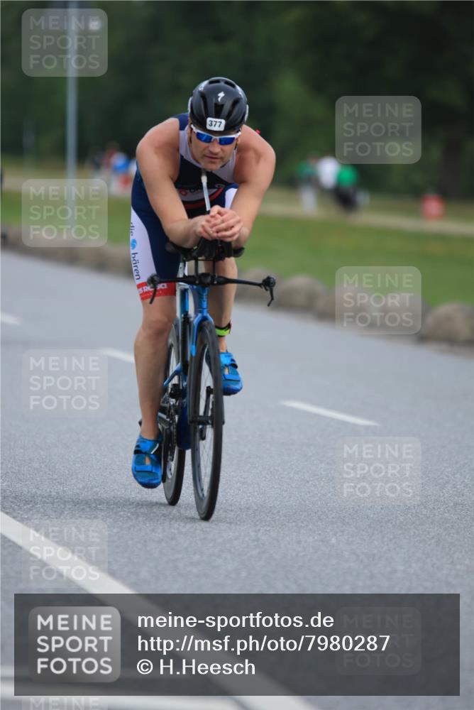 15.06.2025 - 27. Vierlanden-Triathlon H.Heesch http://msf.ph/oto/7980287 15.06.2025 10:39:13 Radfahren 186, 340, 377 meine-sportfotos.de