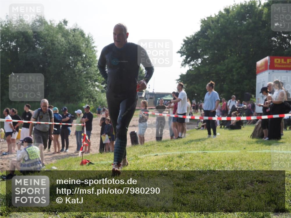 15.06.2025 - 27. Vierlanden-Triathlon KatJ http://msf.ph/oto/7980290 15.06.2025 08:44:26 Schwimmen 130, 173 meine-sportfotos.de