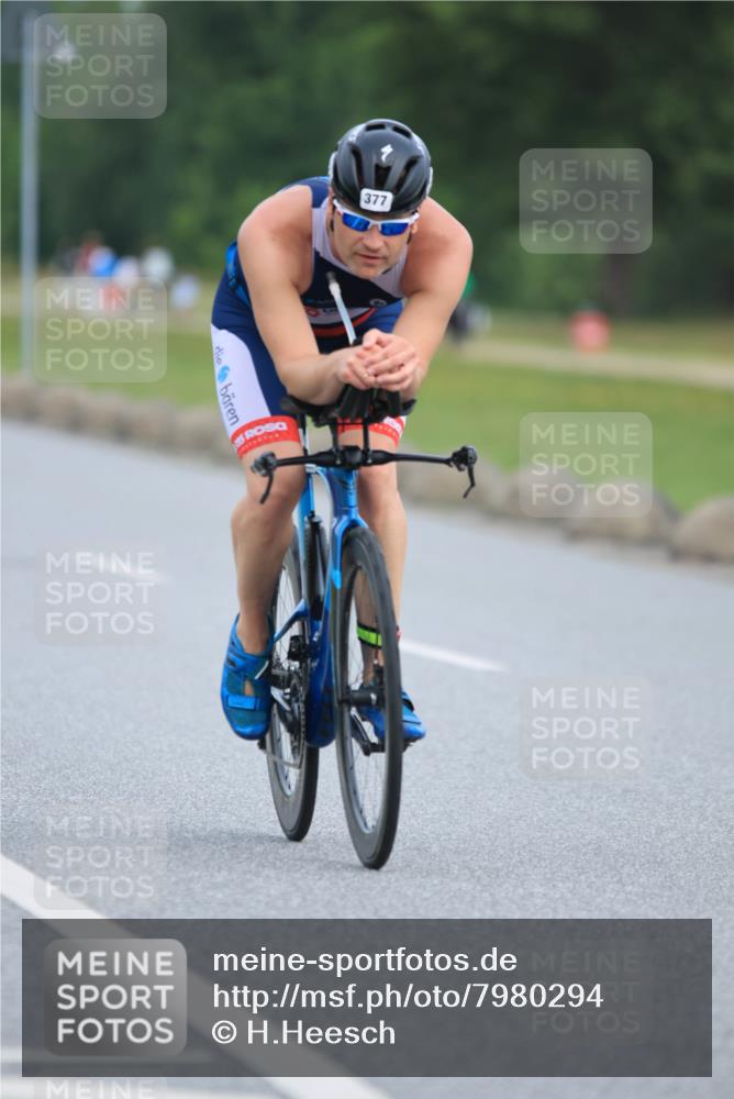 15.06.2025 - 27. Vierlanden-Triathlon H.Heesch http://msf.ph/oto/7980294 15.06.2025 10:39:13 Radfahren 186, 340, 377 meine-sportfotos.de