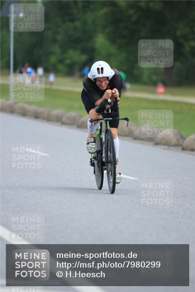 15.06.2025 - 27. Vierlanden-Triathlon H.Heesch http://msf.ph/oto/7980299 15.06.2025 10:39:14 Radfahren 186, 340, 377 meine-sportfotos.de