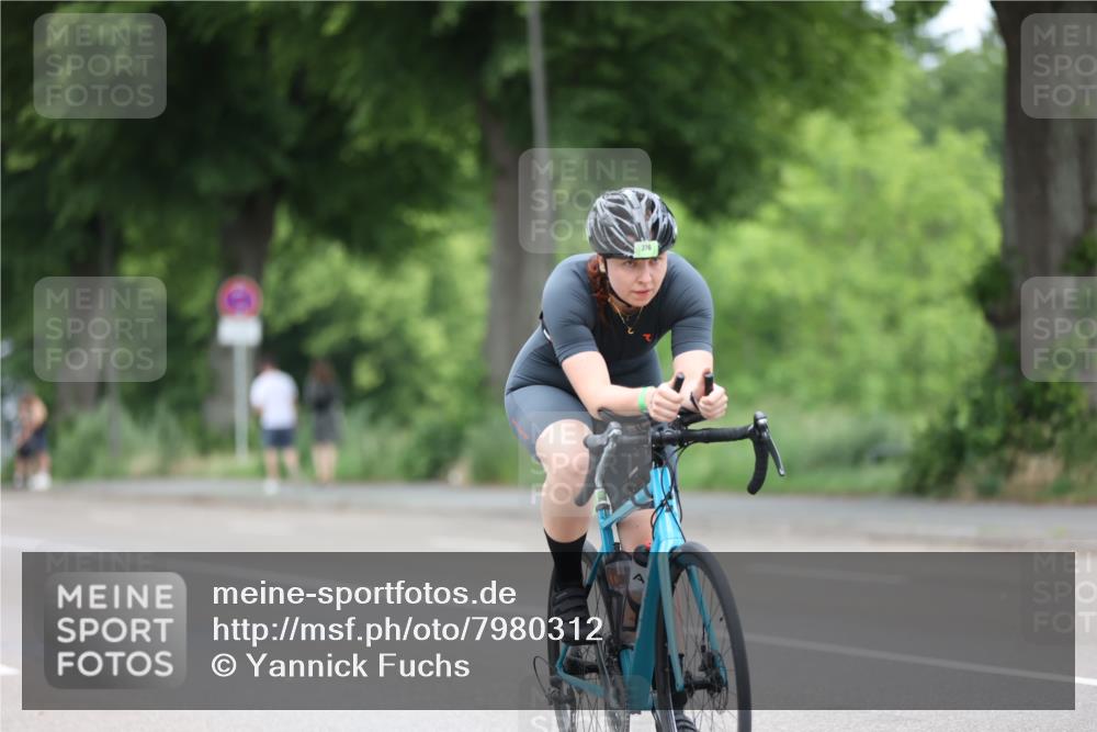 15.06.2025 - 7 Türme Triathlon Yannick Fuchs http://msf.ph/oto/7980312 15.06.2025 11:20:43 Radfahren  meine-sportfotos.de