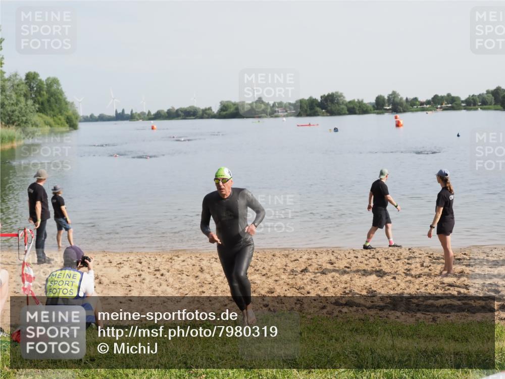 21.06.2025 - 27. Vierlanden-Triathlon MichiJ http://msf.ph/oto/7980319 15.06.2026 09:00:59 Schwimmen 217 meine-sportfotos.de