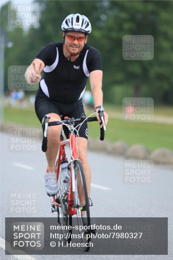 15.06.2025 - 27. Vierlanden-Triathlon H.Heesch http://msf.ph/oto/7980327 15.06.2025 10:39:16 Radfahren 46, 186, 209, 294, 340, 377 meine-sportfotos.de