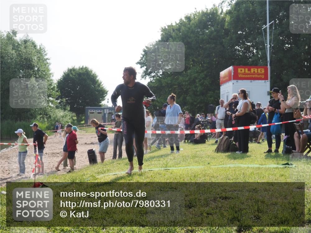 15.06.2025 - 27. Vierlanden-Triathlon KatJ http://msf.ph/oto/7980331 15.06.2025 08:44:38 Schwimmen 93 meine-sportfotos.de