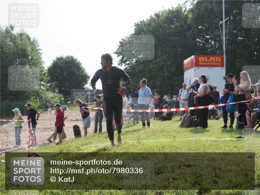 15.06.2025 - 27. Vierlanden-Triathlon KatJ http://msf.ph/oto/7980336 15.06.2025 08:44:38 Schwimmen 93 meine-sportfotos.de