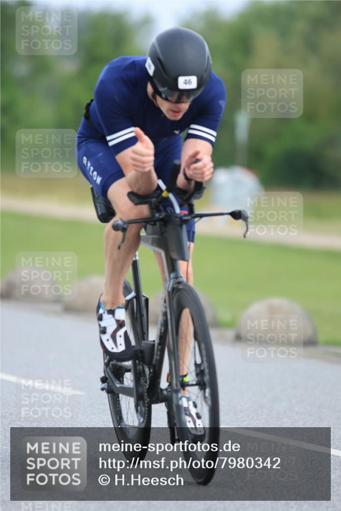 15.06.2025 - 27. Vierlanden-Triathlon H.Heesch http://msf.ph/oto/7980342 15.06.2025 10:39:23 Radfahren 46, 130, 209, 281, 294 meine-sportfotos.de