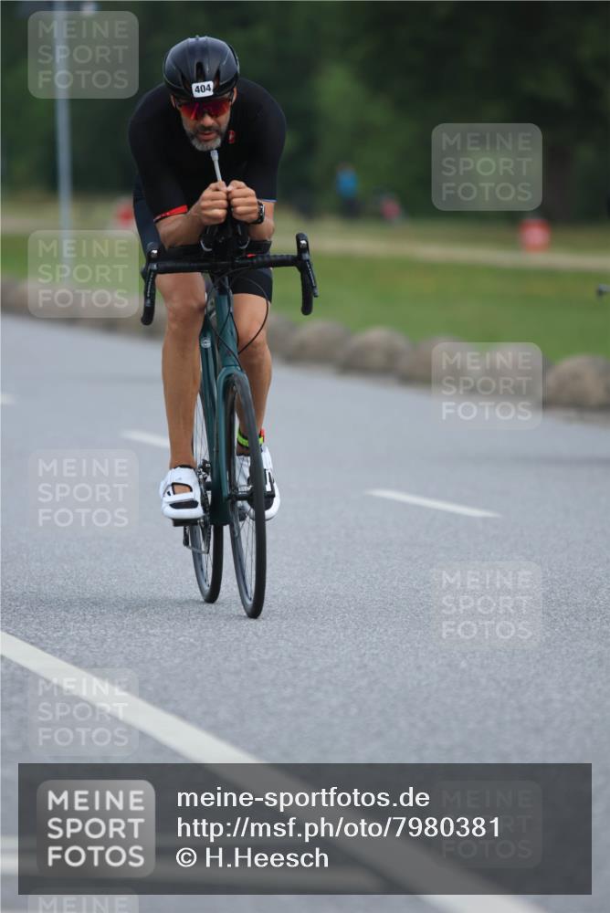 15.06.2025 - 27. Vierlanden-Triathlon H.Heesch http://msf.ph/oto/7980381 15.06.2025 10:39:37 Radfahren 3, 59, 67, 204, 357, 404 meine-sportfotos.de