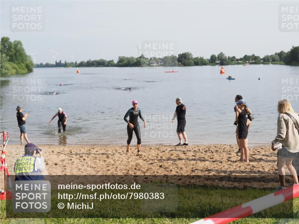 21.06.2025 - 27. Vierlanden-Triathlon MichiJ http://msf.ph/oto/7980383 15.06.2026 09:01:52 Schwimmen 196, 206, 214, 242 meine-sportfotos.de
