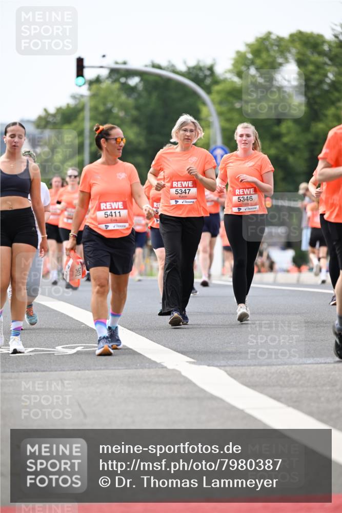 15.06.2025 - REWE Women's Run Dr. Thomas Lammeyer http://msf.ph/oto/7980387 15.06.2025 10:45:14 Laufen 5411, 5, 5347, 5346 meine-sportfotos.de
