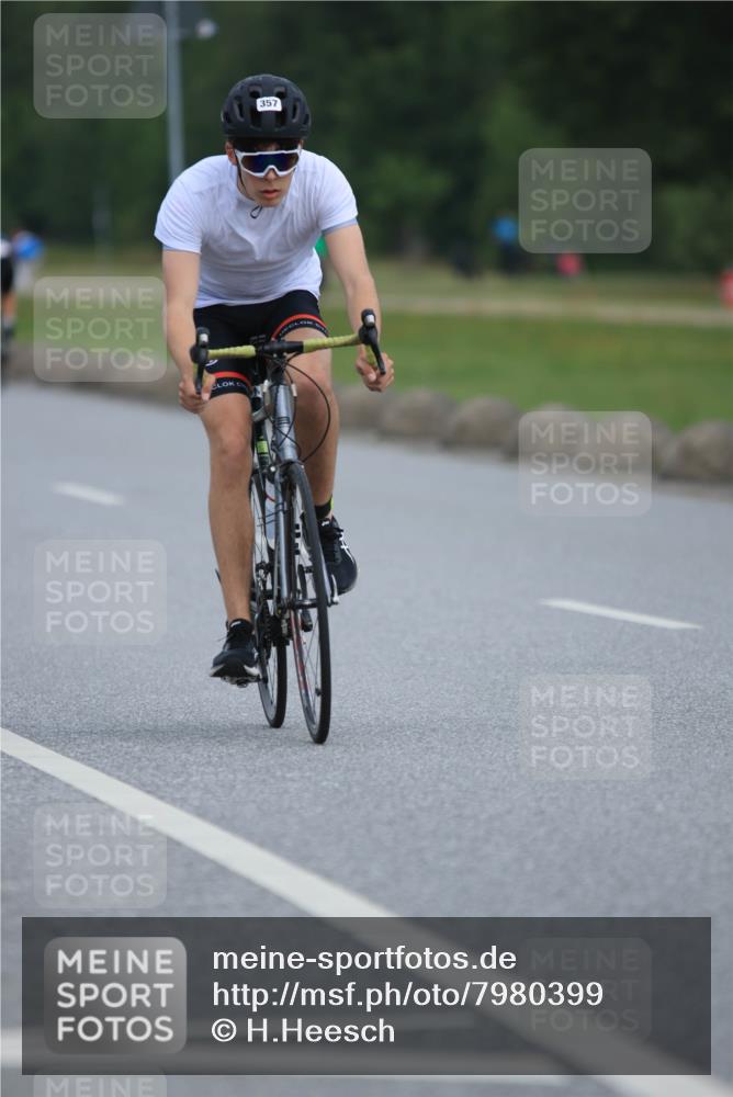15.06.2025 - 27. Vierlanden-Triathlon H.Heesch http://msf.ph/oto/7980399 15.06.2025 10:39:44 Radfahren 3, 153, 260, 357 meine-sportfotos.de