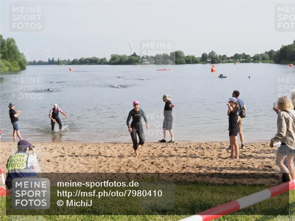 21.06.2025 - 27. Vierlanden-Triathlon MichiJ http://msf.ph/oto/7980410 15.06.2026 09:01:52 Schwimmen 196, 206, 214, 242 meine-sportfotos.de
