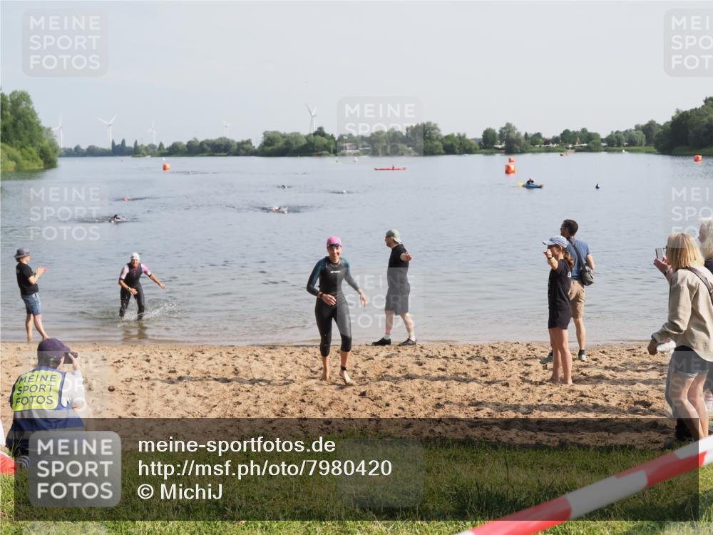 21.06.2025 - 27. Vierlanden-Triathlon MichiJ http://msf.ph/oto/7980420 15.06.2026 09:01:52 Schwimmen 196, 206, 214, 242 meine-sportfotos.de