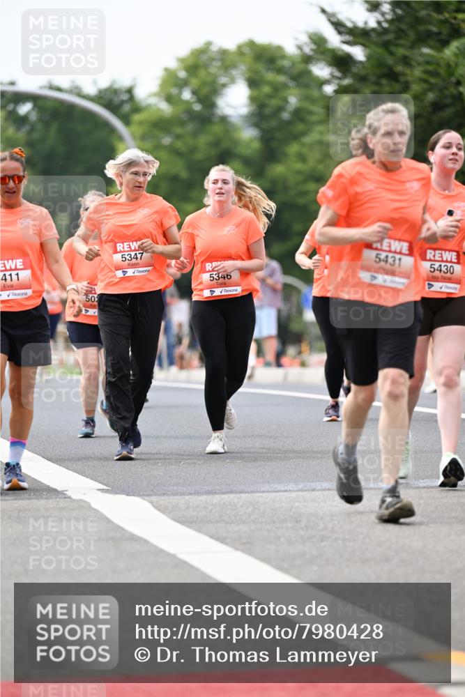 15.06.2025 - REWE Women's Run Dr. Thomas Lammeyer http://msf.ph/oto/7980428 15.06.2025 10:45:15 Laufen 411, 50, 5347, 5346, 5431, 4, 5430 meine-sportfotos.de
