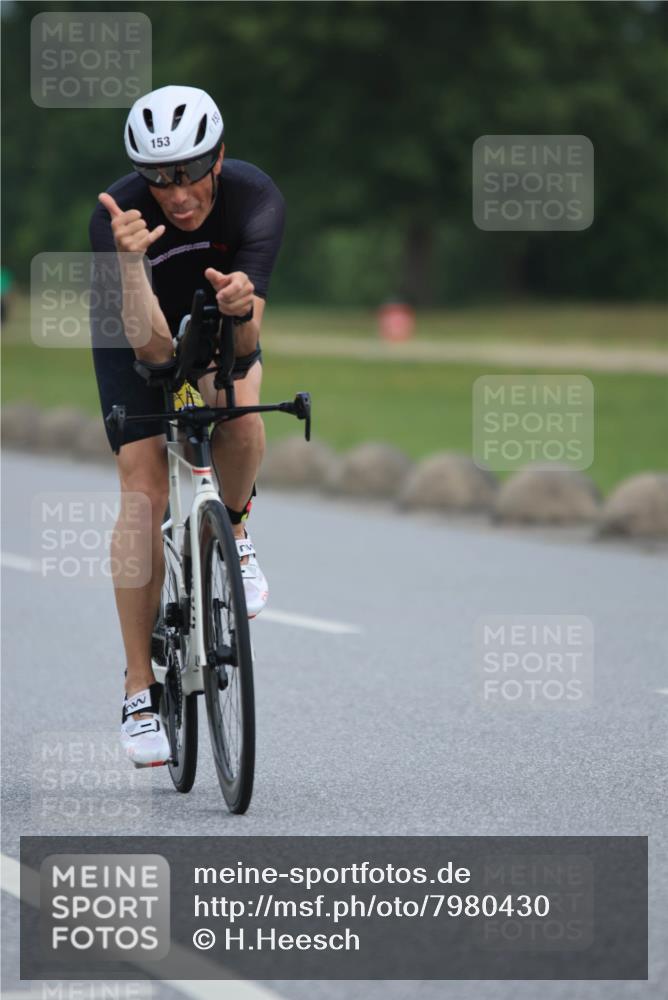 15.06.2025 - 27. Vierlanden-Triathlon H.Heesch http://msf.ph/oto/7980430 15.06.2025 10:39:49 Radfahren 77, 153, 260, 357 meine-sportfotos.de