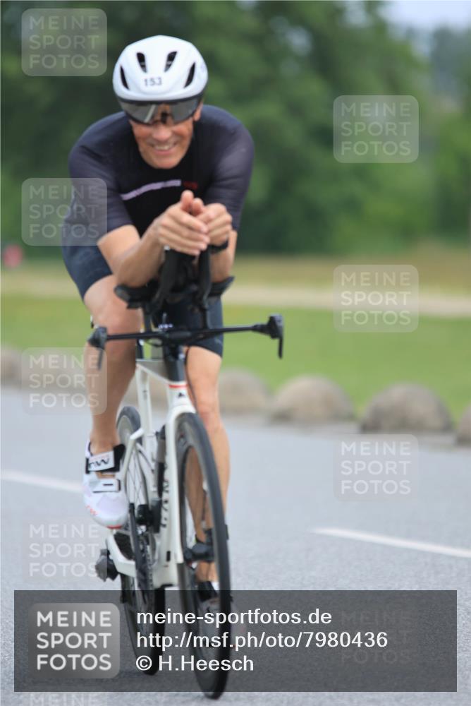 15.06.2025 - 27. Vierlanden-Triathlon H.Heesch http://msf.ph/oto/7980436 15.06.2025 10:39:49 Radfahren 77, 153, 260, 357 meine-sportfotos.de