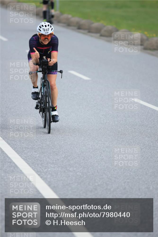 15.06.2025 - 27. Vierlanden-Triathlon H.Heesch http://msf.ph/oto/7980440 15.06.2025 10:40:28 Radfahren 228, 304, 309, 341 meine-sportfotos.de