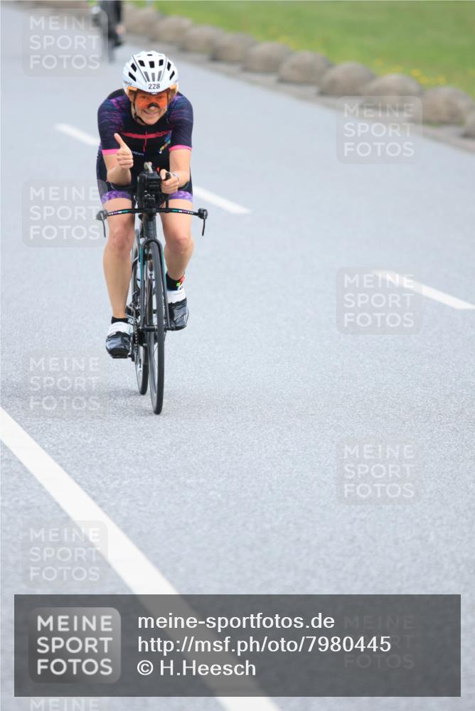 15.06.2025 - 27. Vierlanden-Triathlon H.Heesch http://msf.ph/oto/7980445 15.06.2025 10:40:28 Radfahren 228, 304, 309, 341 meine-sportfotos.de