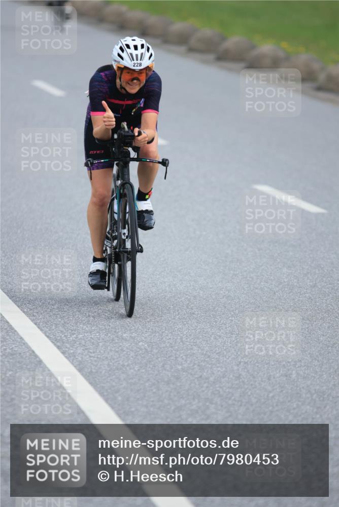 15.06.2025 - 27. Vierlanden-Triathlon H.Heesch http://msf.ph/oto/7980453 15.06.2025 10:40:28 Radfahren 228, 304, 309, 341 meine-sportfotos.de
