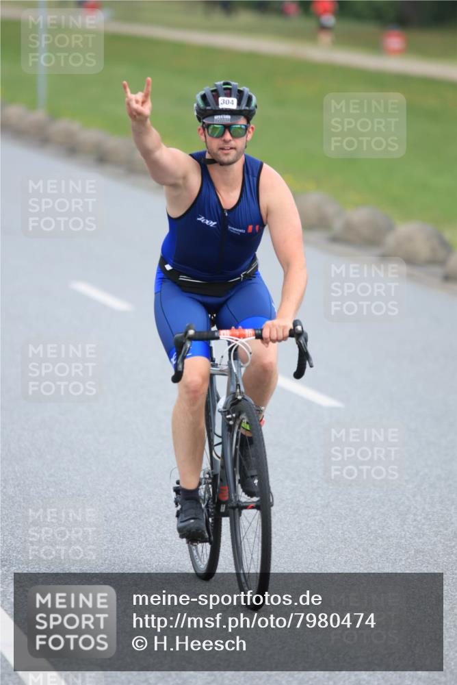15.06.2025 - 27. Vierlanden-Triathlon H.Heesch http://msf.ph/oto/7980474 15.06.2025 10:40:32 Radfahren 9, 228, 253, 304, 309, 341 meine-sportfotos.de