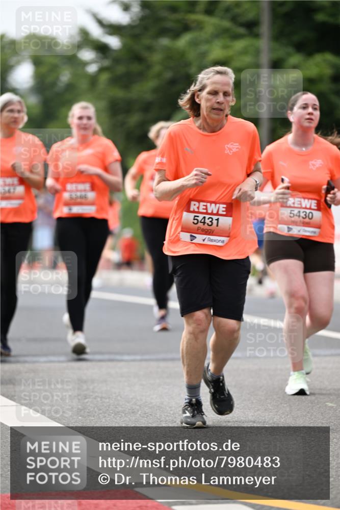 15.06.2025 - REWE Women's Run Dr. Thomas Lammeyer http://msf.ph/oto/7980483 15.06.2025 10:45:16 Laufen 5431, 5430 meine-sportfotos.de