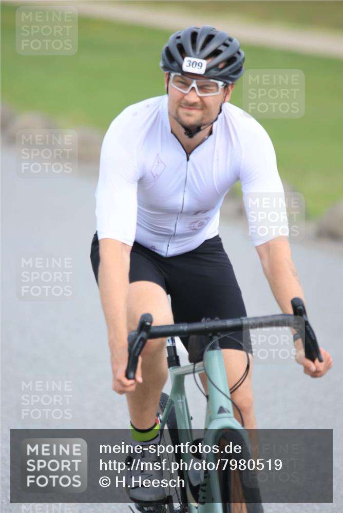 15.06.2025 - 27. Vierlanden-Triathlon H.Heesch http://msf.ph/oto/7980519 15.06.2025 10:40:35 Radfahren 9, 253, 304, 309, 341 meine-sportfotos.de