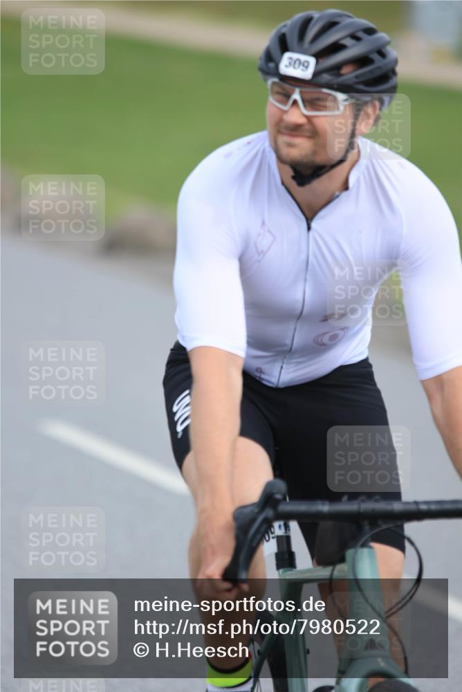 15.06.2025 - 27. Vierlanden-Triathlon H.Heesch http://msf.ph/oto/7980522 15.06.2025 10:40:35 Radfahren 9, 253, 304, 309, 341 meine-sportfotos.de