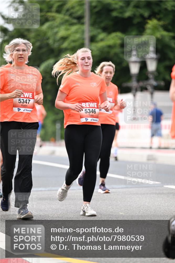 15.06.2025 - REWE Women's Run Dr. Thomas Lammeyer http://msf.ph/oto/7980539 15.06.2025 10:45:18 Laufen 5347, 5346 meine-sportfotos.de
