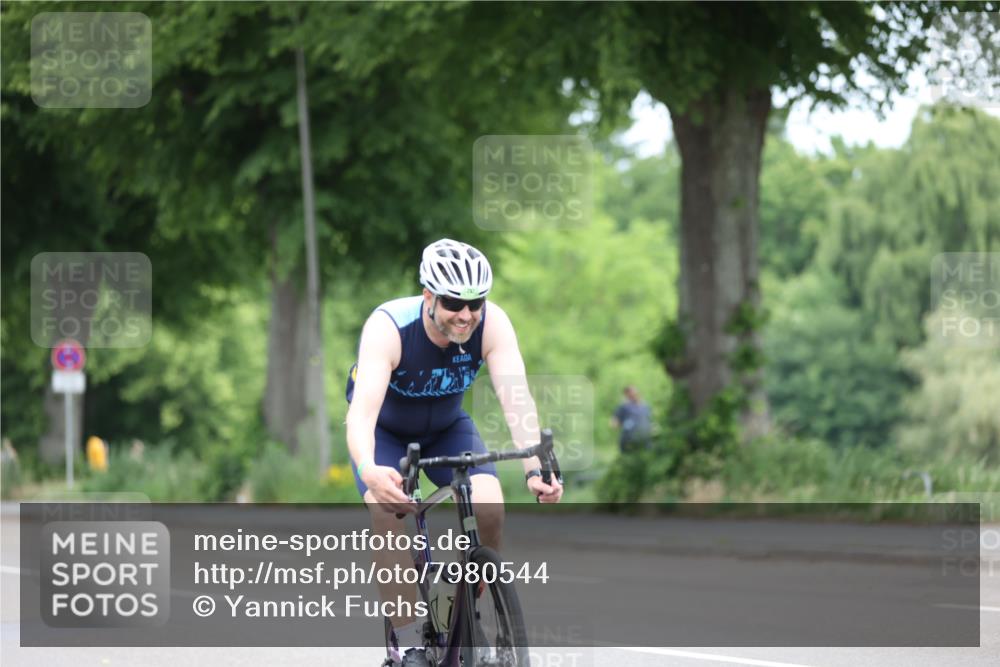 15.06.2025 - 7 Türme Triathlon Yannick Fuchs http://msf.ph/oto/7980544 15.06.2025 11:22:00 Radfahren  meine-sportfotos.de