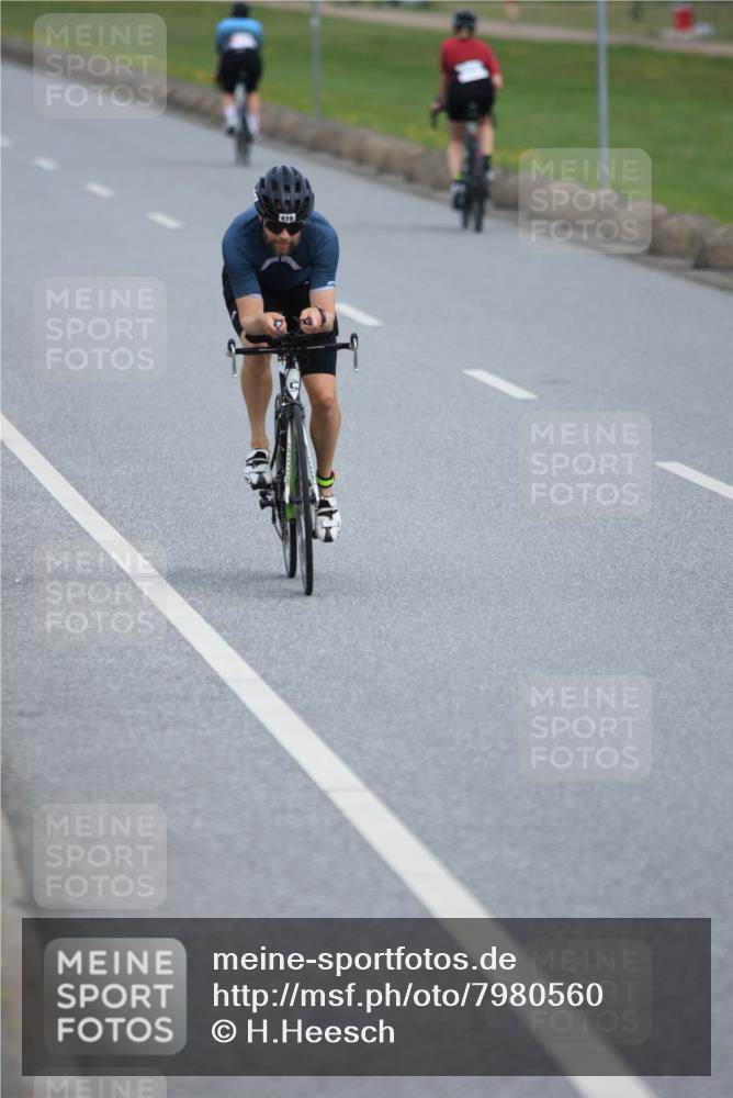 15.06.2025 - 27. Vierlanden-Triathlon H.Heesch http://msf.ph/oto/7980560 15.06.2025 10:40:55 Radfahren 116, 416, 432 meine-sportfotos.de