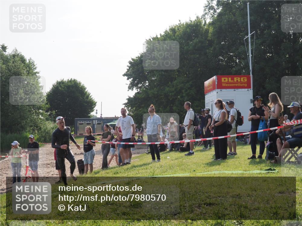 15.06.2025 - 27. Vierlanden-Triathlon KatJ http://msf.ph/oto/7980570 15.06.2025 08:45:15 Schwimmen 127 meine-sportfotos.de
