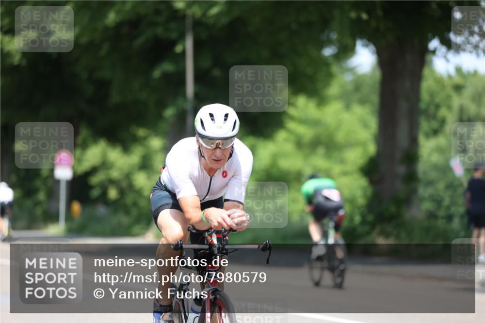 15.06.2025 - 7 Türme Triathlon Yannick Fuchs http://msf.ph/oto/7980579 15.06.2025 12:48:43 Radfahren 204, 458, 530, 629, 651 meine-sportfotos.de